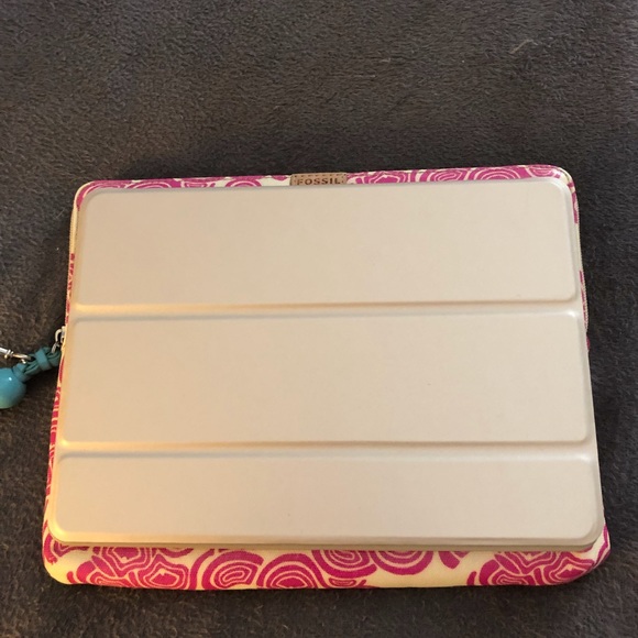 Fossil padded multi print IPad case. - Picture 7 of 7